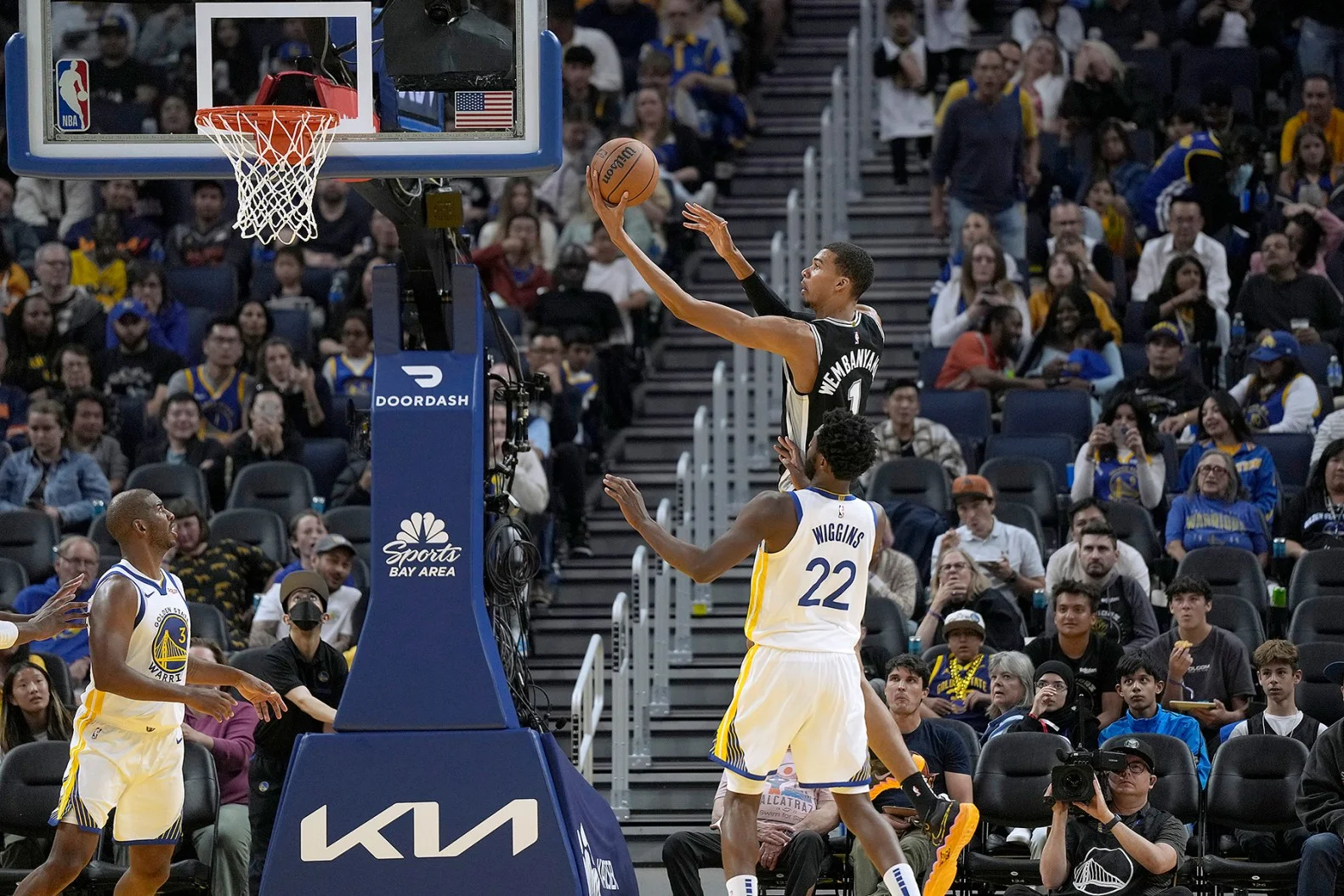 APP篮球直播界面